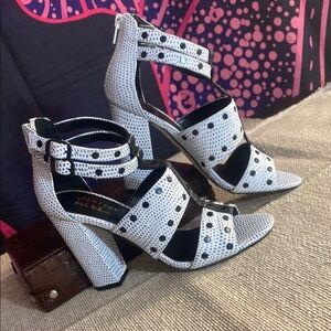 Nicole Miller White/Black/Blue Heels